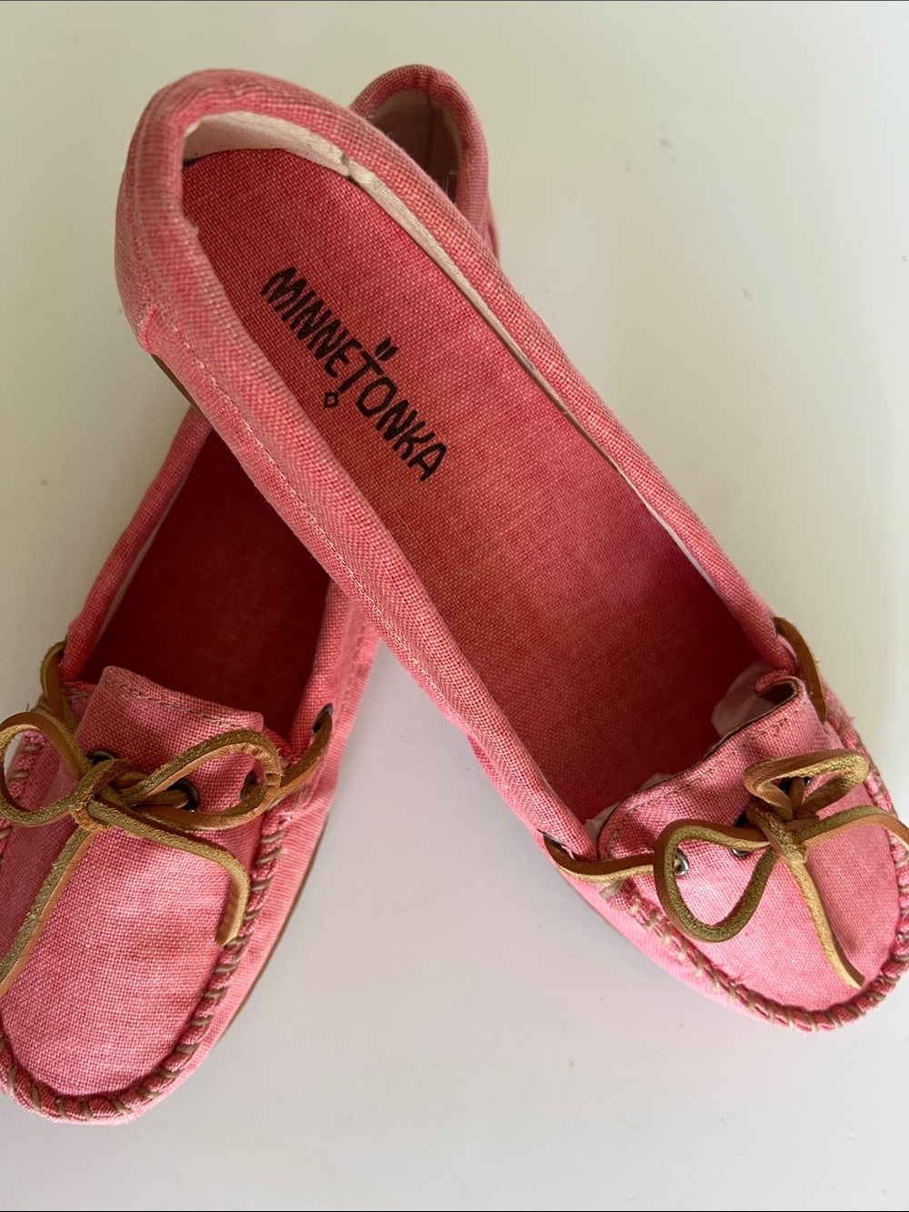 Minnetonka Canvas Moccasins - Coral - Sz 9 NEVER WORN